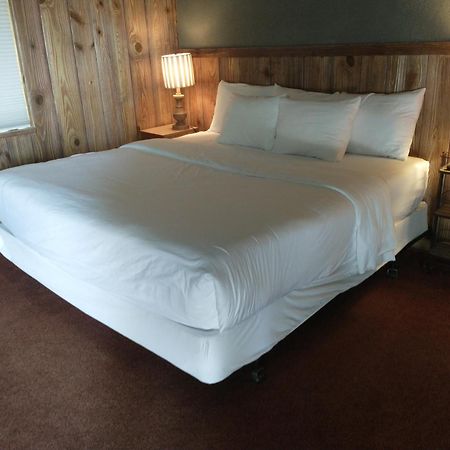 Simmer Motel Wamego Εξωτερικό φωτογραφία