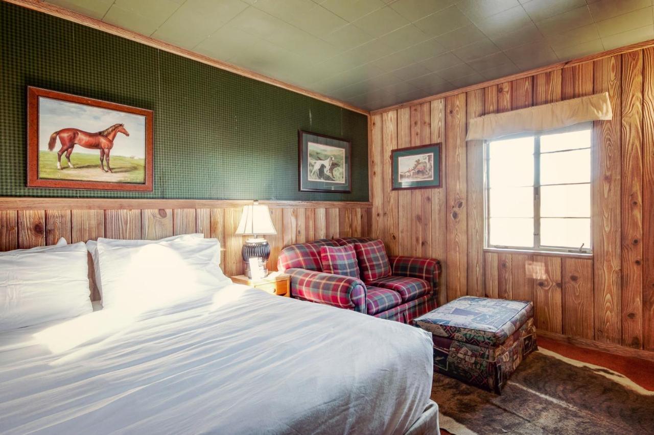 Simmer Motel Wamego Εξωτερικό φωτογραφία