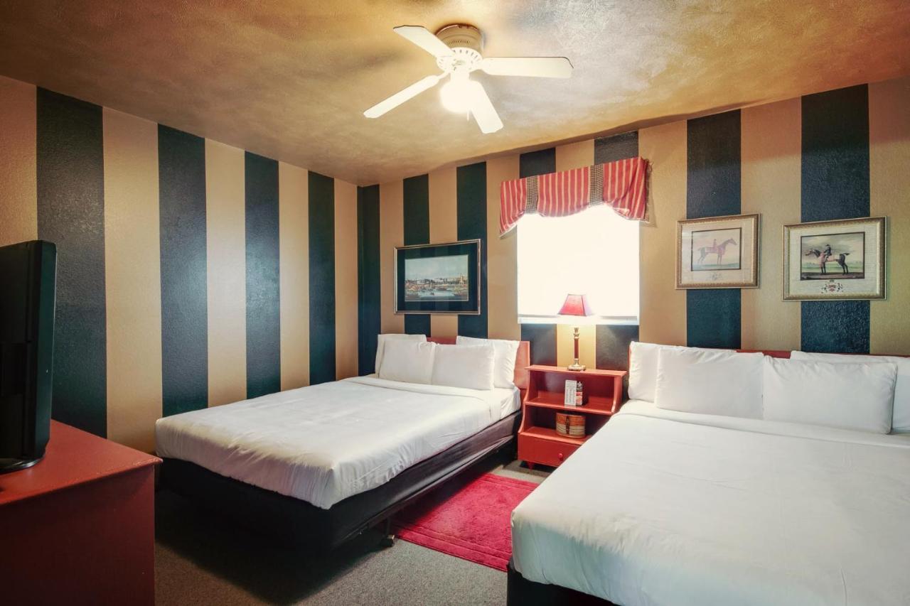 Simmer Motel Wamego Εξωτερικό φωτογραφία