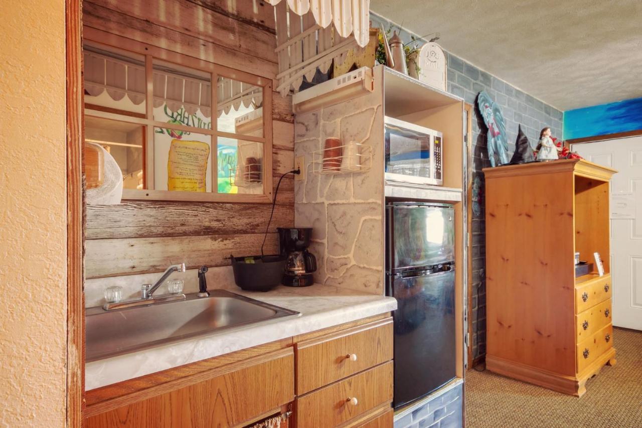 Simmer Motel Wamego Εξωτερικό φωτογραφία