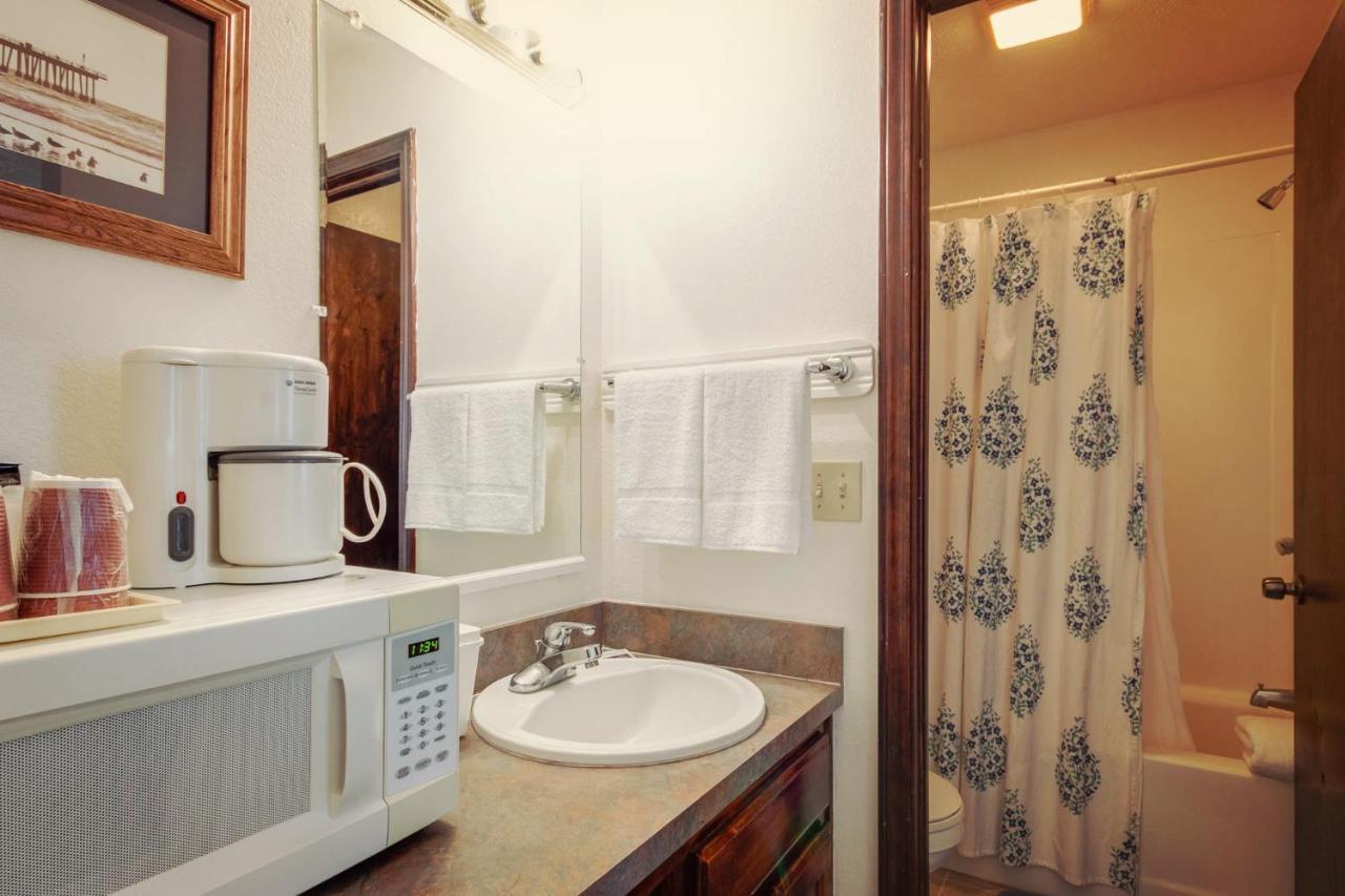 Simmer Motel Wamego Εξωτερικό φωτογραφία
