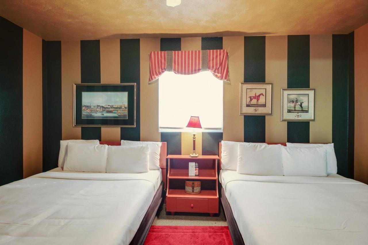 Simmer Motel Wamego Εξωτερικό φωτογραφία
