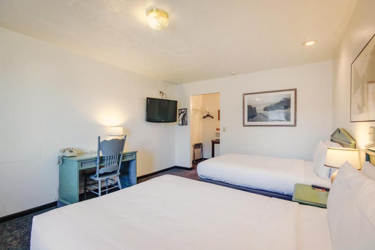Simmer Motel Wamego Εξωτερικό φωτογραφία