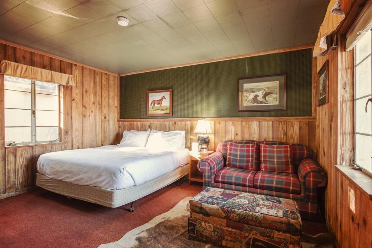 Simmer Motel Wamego Εξωτερικό φωτογραφία