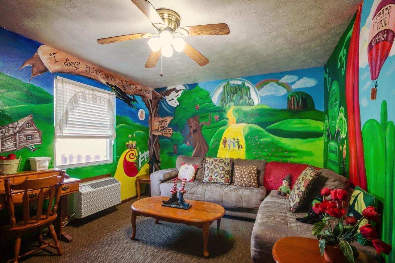 Simmer Motel Wamego Εξωτερικό φωτογραφία