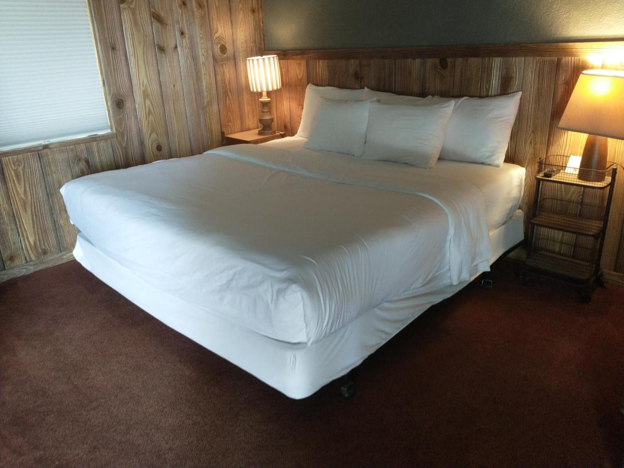 Simmer Motel Wamego Εξωτερικό φωτογραφία